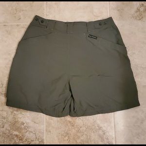 ROYAL ROBBINS army green hiking shorts